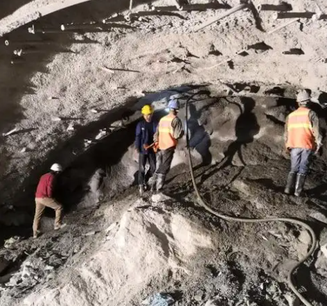 龙州拱顶带模注浆料的施工流程及注意事项